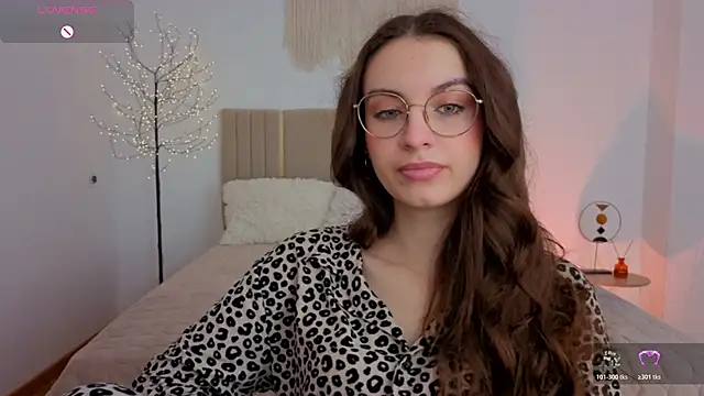 Real cutie1 online show from May 21, 2026, 1:40 pm