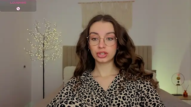 Real cutie1 online show from May 28, 2026, 12:46 pm