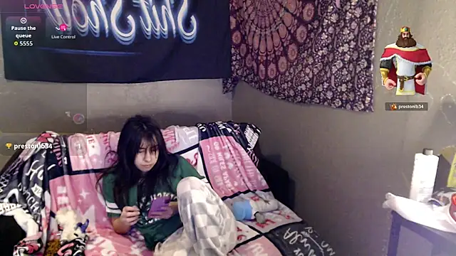 London Ray online show from April 11, 2026, 8:57 pm