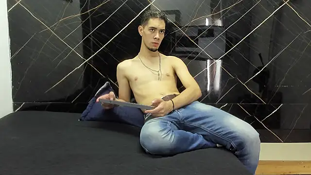 Snapshot of _Axel_09 chatting on April 9, 2026, 4:12 am Axel 09 online show from April 9, 2026, 4:12 am