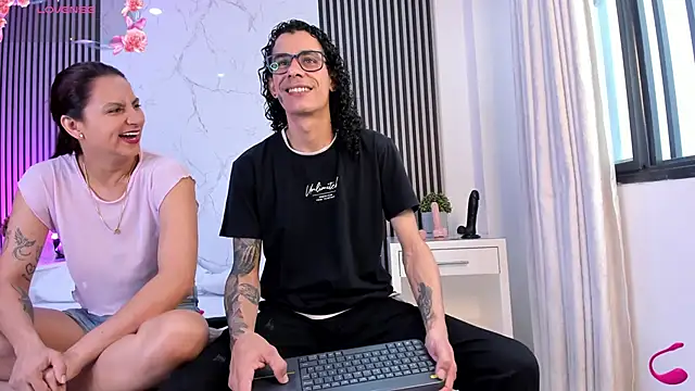 JackAndRosse  online show from December 2, 2025, 1:28 pm