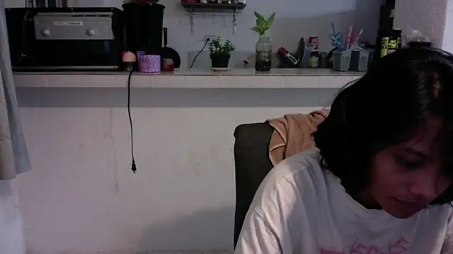 Snapshot of Nia_Desire chatting on May 26, 2026, 5:03 am Nia Desire online show from May 26, 2026, 5:03 am