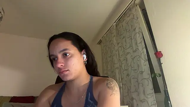 Snapshot of Maia_Park chatting on April 18, 2026, 10:21 pm Maia Park online show from April 18, 2026, 10:21 pm