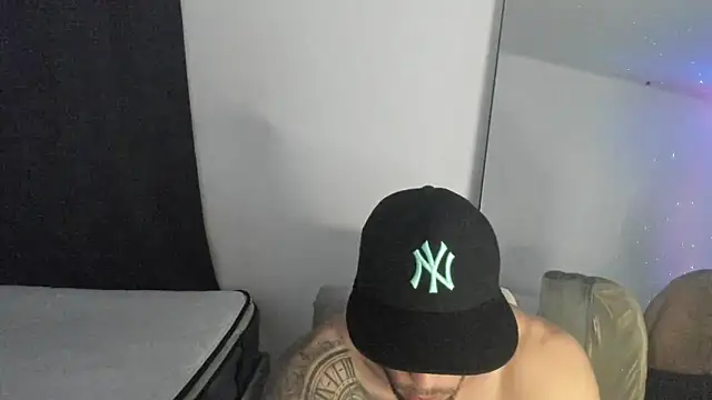 ThiagoLugo online show from April 5, 2026, 2:53 am