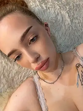 Snapshot of Hannah_xBaby chatting on July 3, 2026, 12:00 pm Hannah xBaby online show from July 3, 2026, 12:00 pm