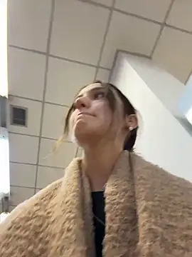 DollyTall online show from October 14, 2025, 9:43 am