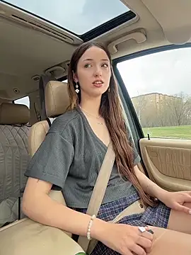 DollyTall online show from April 15, 2026, 7:48 am