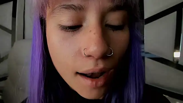 barbieambar online show from November 11, 2025, 1:33 pm