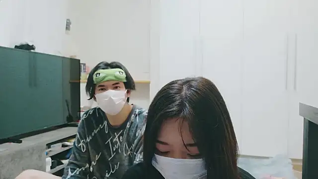 Miko-ooo online show from November 5, 2025, 1:00 pm