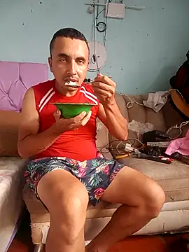 miroqui143 online show from February 8, 2026, 2:42 pm