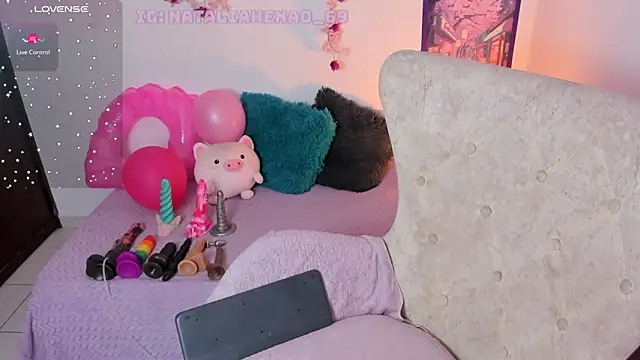 Nataliahenao69 online show from April 2, 2026, 6:27 pm