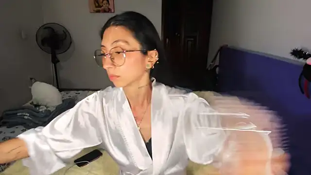 Anais lux online show from April 10, 2026, 12:05 am