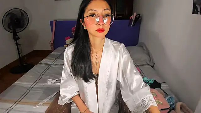 Snapshot of Anais_lux chatting on May 15, 2026, 11:01 pm Anais lux online show from May 15, 2026, 11:01 pm