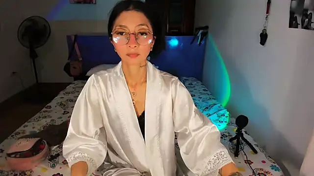 Snapshot of Anais_lux chatting on June 6, 2026, 12:38 am Anais lux online show from June 6, 2026, 12:38 am