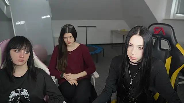 VivianSweet  online show from March 25, 2026, 11:27 am