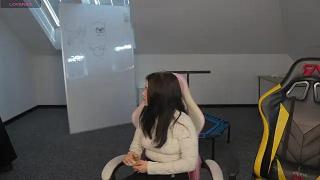 VivianSweet  online show from April 1, 2026, 10:27 am