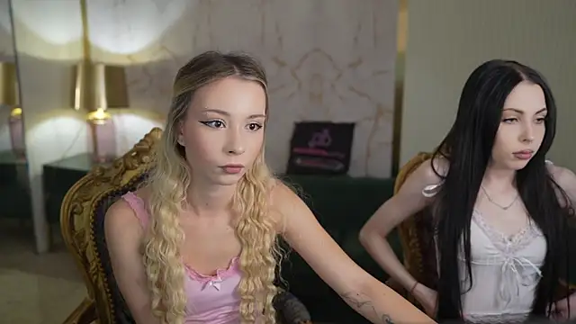 Snapshot of VivianSweet_ chatting on April 22, 2026, 10:28 am VivianSweet online show from April 22, 2026, 10:28 am