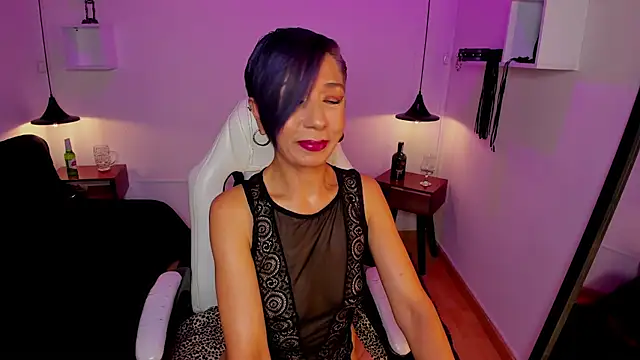 Snapshot of Trinityy__ chatting on May 27, 2026, 7:44 pm Trinityy online show from May 27, 2026, 7:44 pm