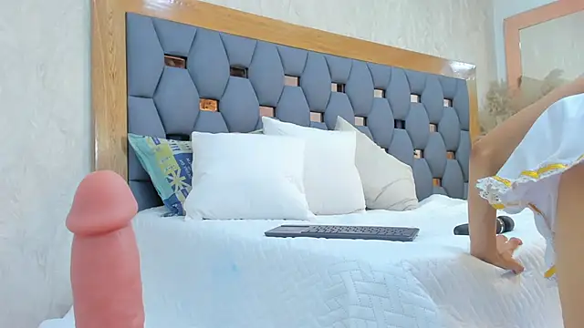 crystal sm online show from February 9, 2026, 3:10 am