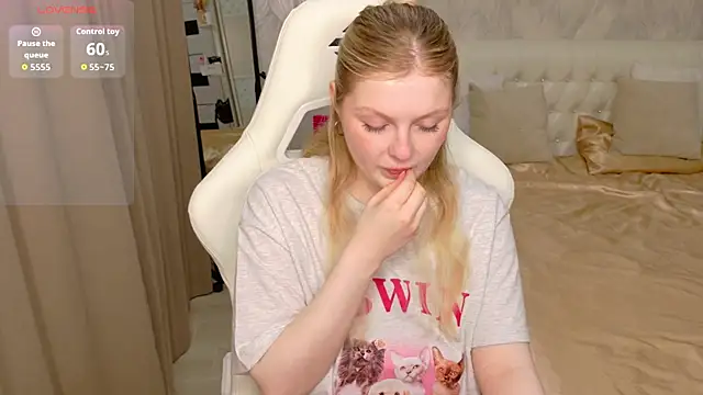 AmeliaDiamond online show from April 7, 2026, 12:33 am