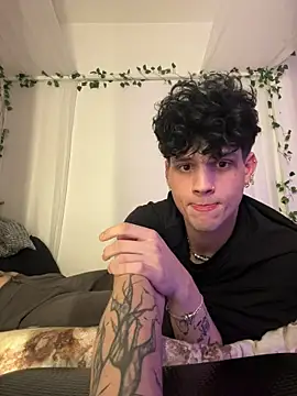 Snapshot of tyler_boo chatting on March 4, 2026, 9:54 pm tyler boo online show from March 4, 2026, 9:54 pm