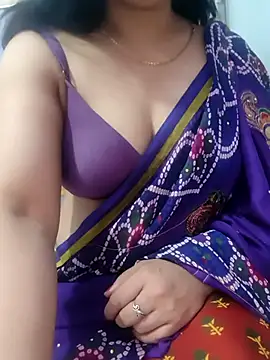 Snapshot of roshni_agrawal0 chatting on April 5, 2026, 8:33 am roshni agrawal0 online show from April 5, 2026, 8:33 am