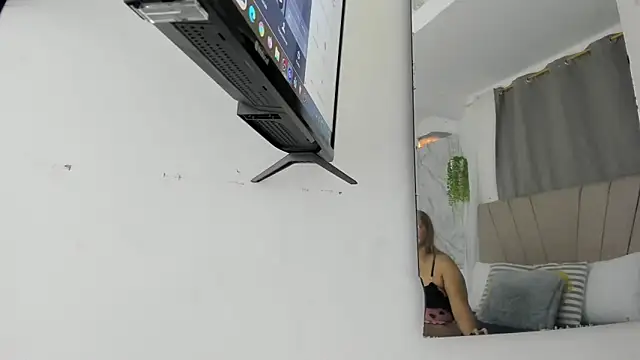 Lady miss    online show from March 15, 2026, 1:06 pm