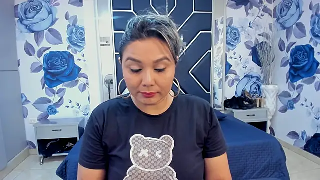 LatinaHoleQueen online show from September 17, 2025, 2:19 pm