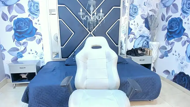 LatinaHoleQueen online show from September 22, 2025, 2:30 pm