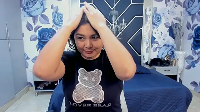 LatinaHoleQueen online show from October 3, 2025, 3:53 pm