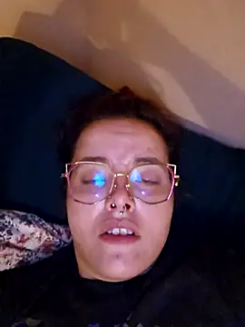 nuttiebuddy1 online show from September 18, 2025, 10:23 pm