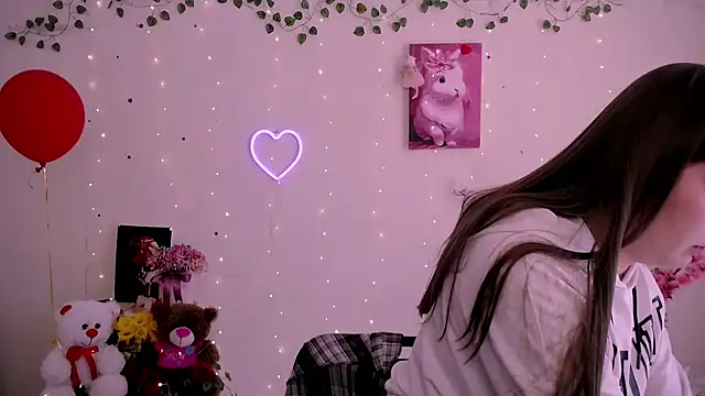 Snapshot of Amanda_Bright_ chatting on April 15, 2026, 10:33 am Amanda Bright online show from April 15, 2026, 10:33 am