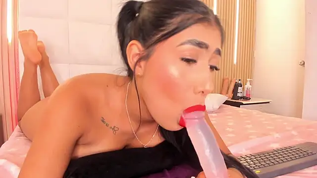 Elody rousse online show from February 28, 2026, 12:50 pm