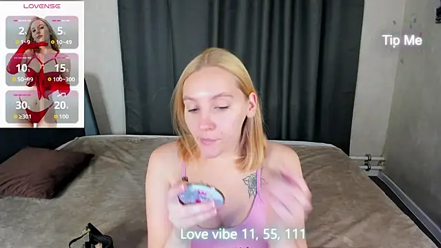 Snapshot of Anna_Chelsea chatting on October 20, 2025, 12:44 am Anna Chelsea online show from October 20, 2025, 12:44 am