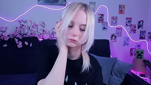 Snapshot of Megan--chan chatting on January 17, 2026, 5:49 pm Megan--chan online show from January 17, 2026, 5:49 pm