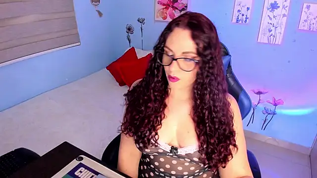 Nicky lucy m online show from June 4, 2026, 1:33 am