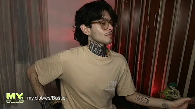 Mihail leroy online show from April 10, 2026, 1:22 am