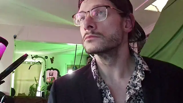 MasterDaddyCool online show from October 28, 2025, 4:31 pm