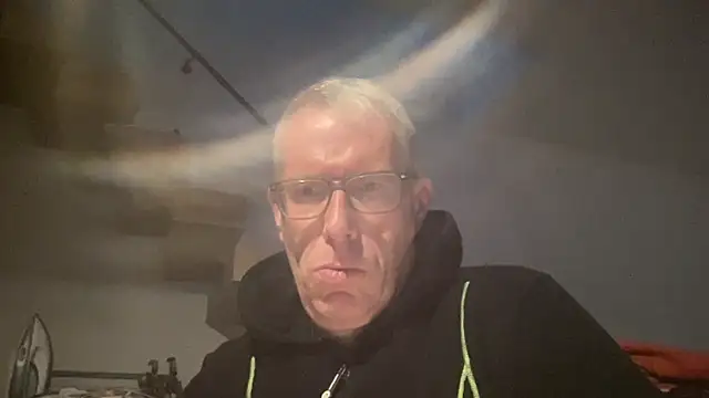 choupipat1 online show from October 1, 2025, 5:35 am