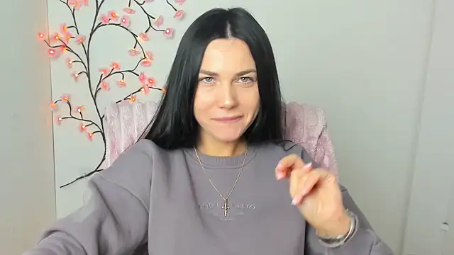 Lune Moon online show from February 13, 2026, 6:53 am