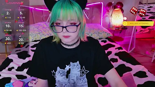 CoralineYoung online show from April 22, 2026, 7:11 am