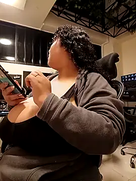 Snapshot of KITY_HILL chatting on March 5, 2026, 3:35 am KITY HILL online show from March 5, 2026, 3:35 am