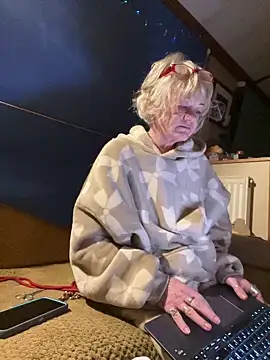 ladyboatlady online show from February 2, 2026, 6:56 am