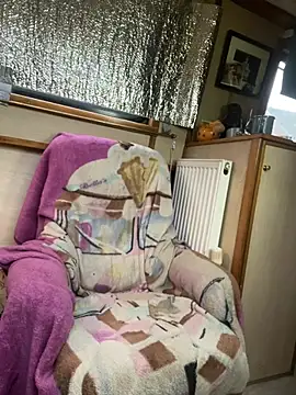 ladyboatlady online show from February 24, 2026, 7:28 am