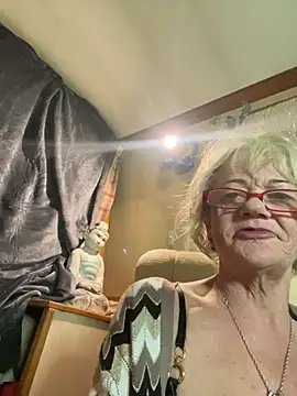 ladyboatlady online show from March 6, 2026, 7:54 pm