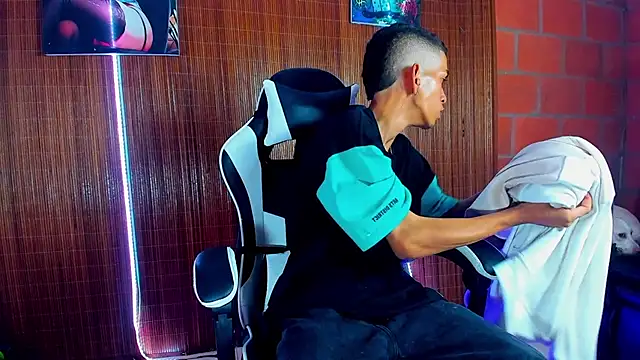 briamhoconor xh online show from February 15, 2026, 4:53 am