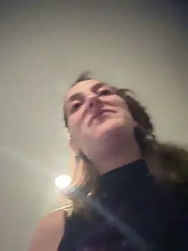 Snapshot of MrsSizzle chatting on October 19, 2025, 8:15 am MrsSizzle online show from October 19, 2025, 8:15 am