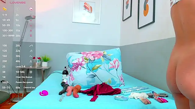 Snapshot of cutepetitee chatting on September 27, 2025, 7:30 pm cutepetitee online show from September 27, 2025, 7:30 pm