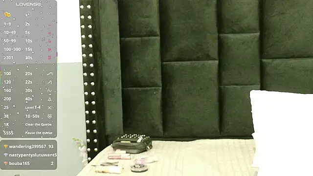 Snapshot of cutepetitee chatting on October 14, 2025, 8:31 pm cutepetitee online show from October 14, 2025, 8:31 pm