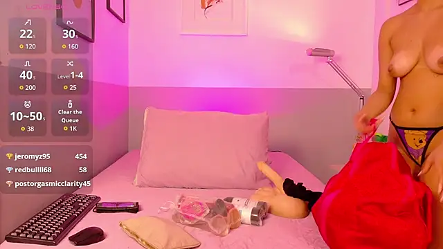 cutepetitee online show from March 16, 2026, 7:40 pm